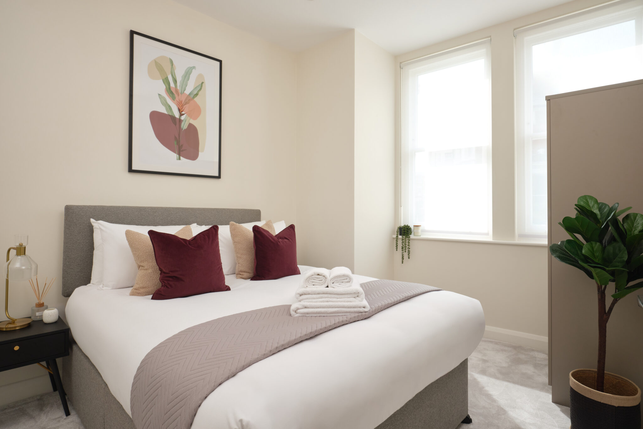 West London Serviced Accommodations Hestercombe House is Fully equipped kitchens, and cozy bedrooms ensure a comfortable stay. Book Now 0208 691 3920