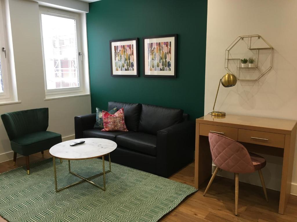 Discover luxury and convenience at our Apartments, ideal premium serviced residence in Reading. Perfect for business and leisure travellers. | Urban Stay