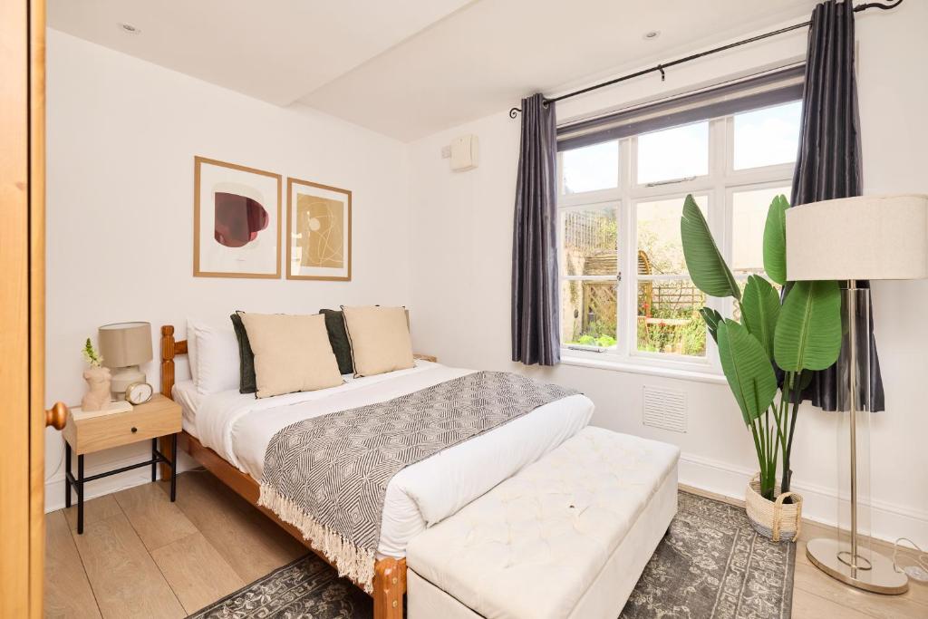 Discover Lambeth luxury at Streatham Crib. Ideal for business or leisure, enjoy modern comforts, convenient transport links, and top London attractions. | Urban Stay